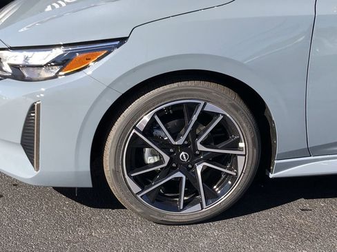 New 2025 Nissan Sentra SR w/ SR Premium Package FWD image 10