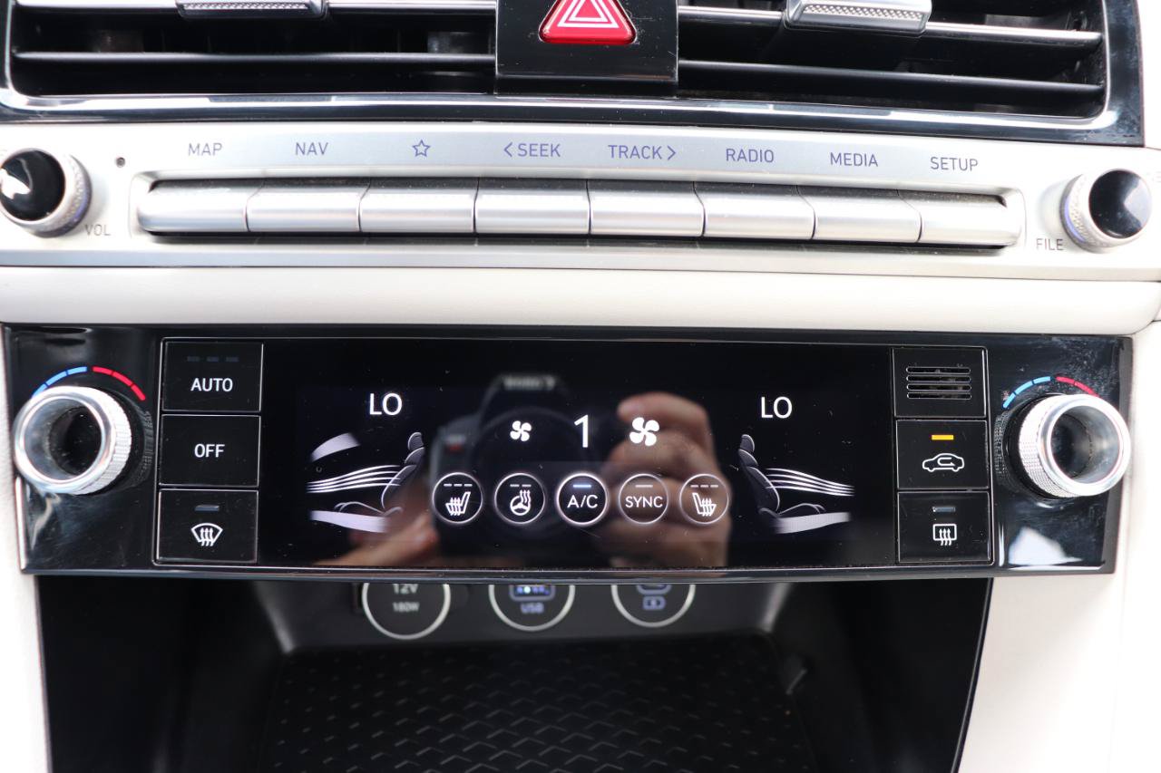 Used 2025 Genesis G70 2.5T AWD/4WD image 37