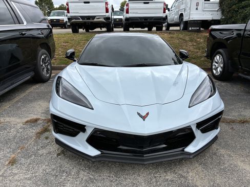Used 2021 Chevrolet Corvette Stingray Premium Conv w/ Z51 Performance Package RWD image 2
