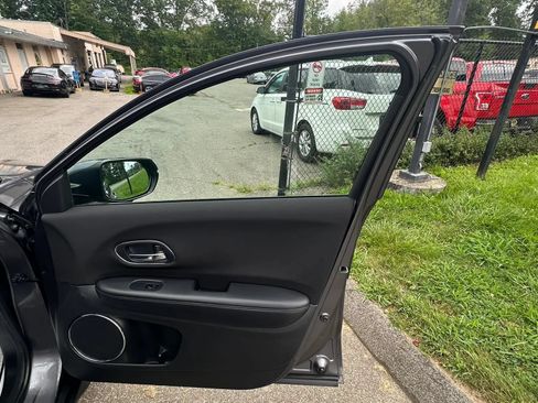 Used 2016 Honda HR-V EX image 35
