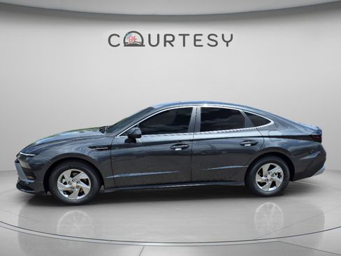 New 2026 Hyundai Sonata SE FWD image 2