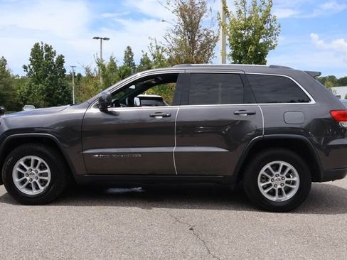 Used 2019 Jeep Grand Cherokee Laredo RWD image 5