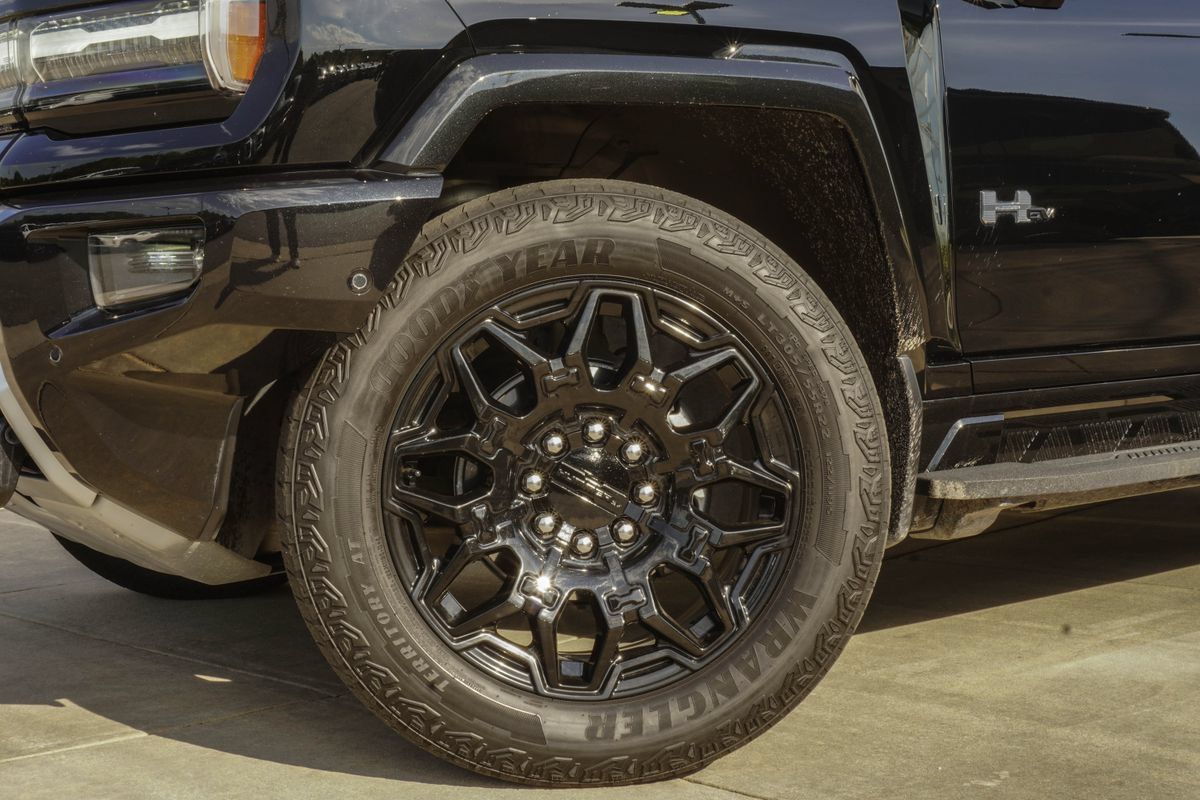 Used 2025 GMC Hummer EV 3X AWD/4WD image 3