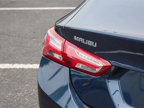 Used 2019 Chevrolet Malibu LT w/ Driver Confidence Package image 8
