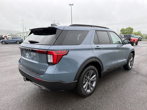 New 2026 Ford Explorer Active w/ Active Comfort Package AWD/4WD image 4