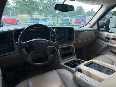 Used 2004 GMC Sierra 2500 SLT w/ Heavy-Duty Power Package AWD/4WD image 10