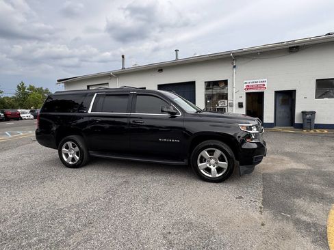 Used 2018 Chevrolet Suburban LT image 6