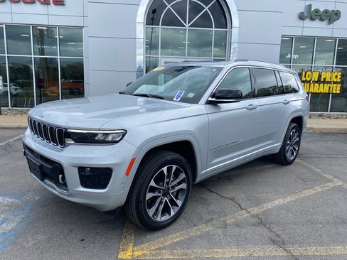 Used 2023 Jeep Grand Cherokee L Overland w/ Rear Seat Video Group I AWD/4WD image 5