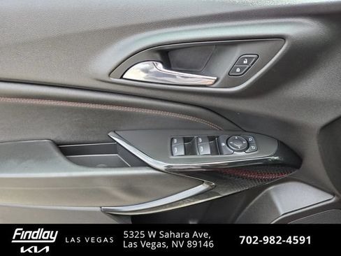 Used 2025 Chevrolet Trax RS w/ Sunroof Package FWD image 23