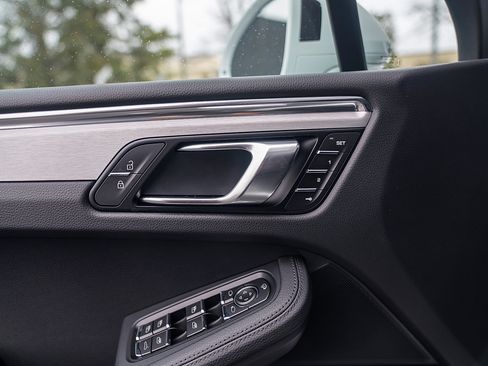 Certified 2026 Porsche Macan image 18