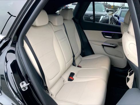 Used 2024 Mercedes-Benz GLC 300 4MATIC image 20