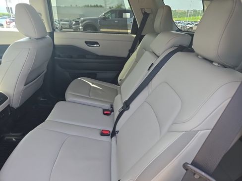 Used 2022 Nissan Pathfinder SL FWD image 10
