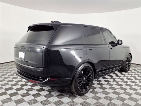 Used 2025 Land Rover Range Rover SE image 4