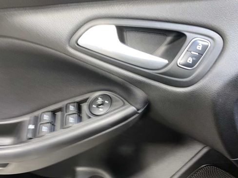 Used 2018 Ford Focus SE FWD image 23