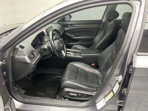 Used 2018 Honda Accord Touring image 3