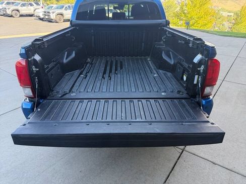 Used 2018 Toyota Tacoma TRD Sport w/ Technology Package AWD/4WD image 10