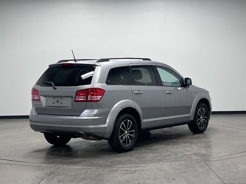 Used 2017 Dodge Journey SE w/ Flexible Seating Group image 8