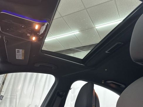 Used 2025 Mercedes-Benz C 300 Sedan image 19