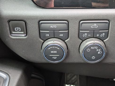 Used 2023 Chevrolet Silverado 1500 LT AWD/4WD image 19