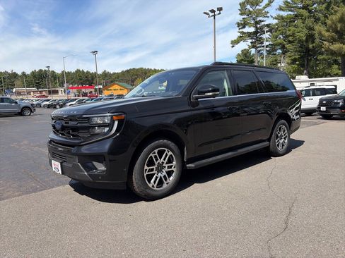 Used 2025 Ford Expedition Max Active AWD/4WD image 3