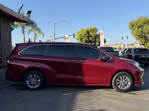 Used 2022 Toyota Sienna XLE FWD image 15