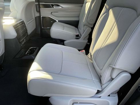 New 2026 Jeep Grand Wagoneer Limited image 8