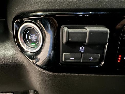 Used 2025 GMC Sierra 1500 SLT image 60