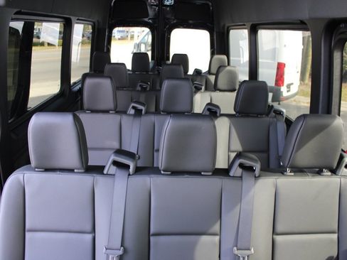 Used 2024 Mercedes-Benz Sprinter 2500 image 38