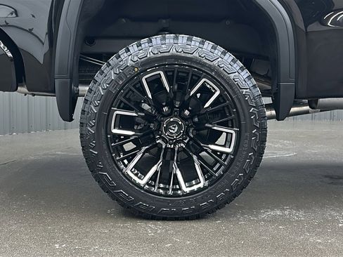 Used 2025 GMC Sierra 1500 Denali Ultimate image 12