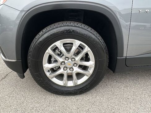 Used 2021 Chevrolet Traverse LT image 9