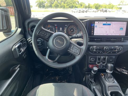 Used 2025 Jeep Wrangler Unlimited Rubicon AWD/4WD image 30
