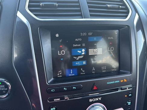 Used 2018 Ford Explorer Platinum image 22