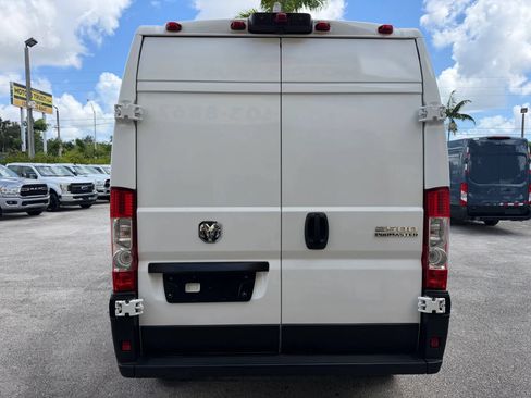 Used 2024 RAM ProMaster 2500 w/ Convenience Group FWD image 4