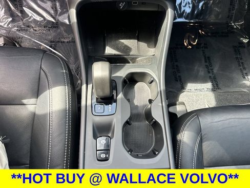 Used 2024 Volvo XC40 B5 Core AWD/4WD image 21
