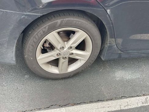 Used 2014 Toyota Camry SE image 9