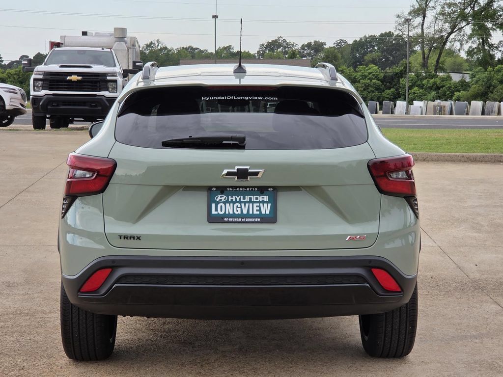 Used 2024 Chevrolet Trax RS w/ Sunroof Package FWD image 5