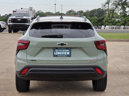 Used 2024 Chevrolet Trax RS w/ Sunroof Package FWD image 5