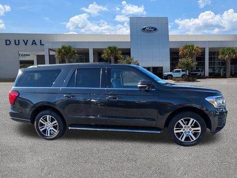 Used 2022 Ford Expedition Max XLT image 3