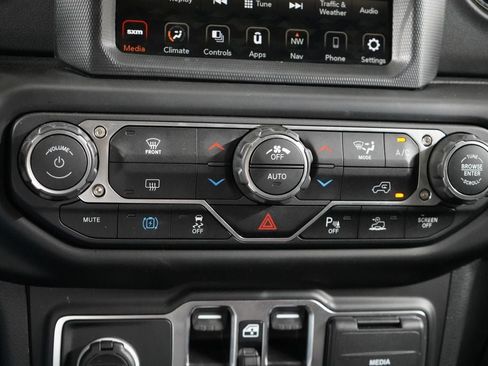 Used 2023 Jeep Wrangler Unlimited Sahara AWD/4WD image 22
