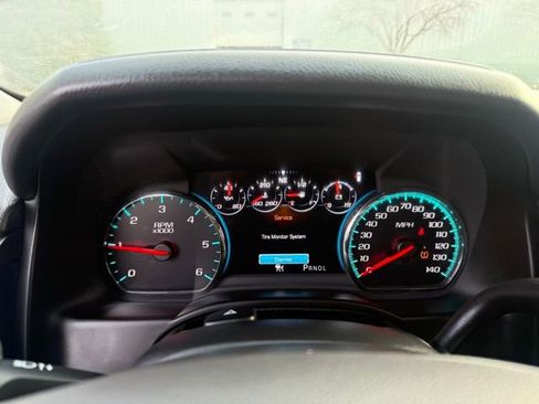 Used 2018 Chevrolet Suburban Premier image 22