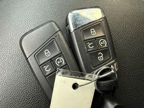 Used 2022 Volkswagen Atlas Cross Sport SE image 31