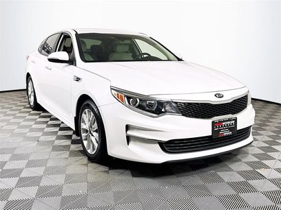 Used 2018 Kia Optima LX w/ 17" Alloy Wheels Package