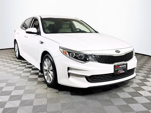 Used 2018 Kia Optima LX w/ 17" Alloy Wheels Package image 1