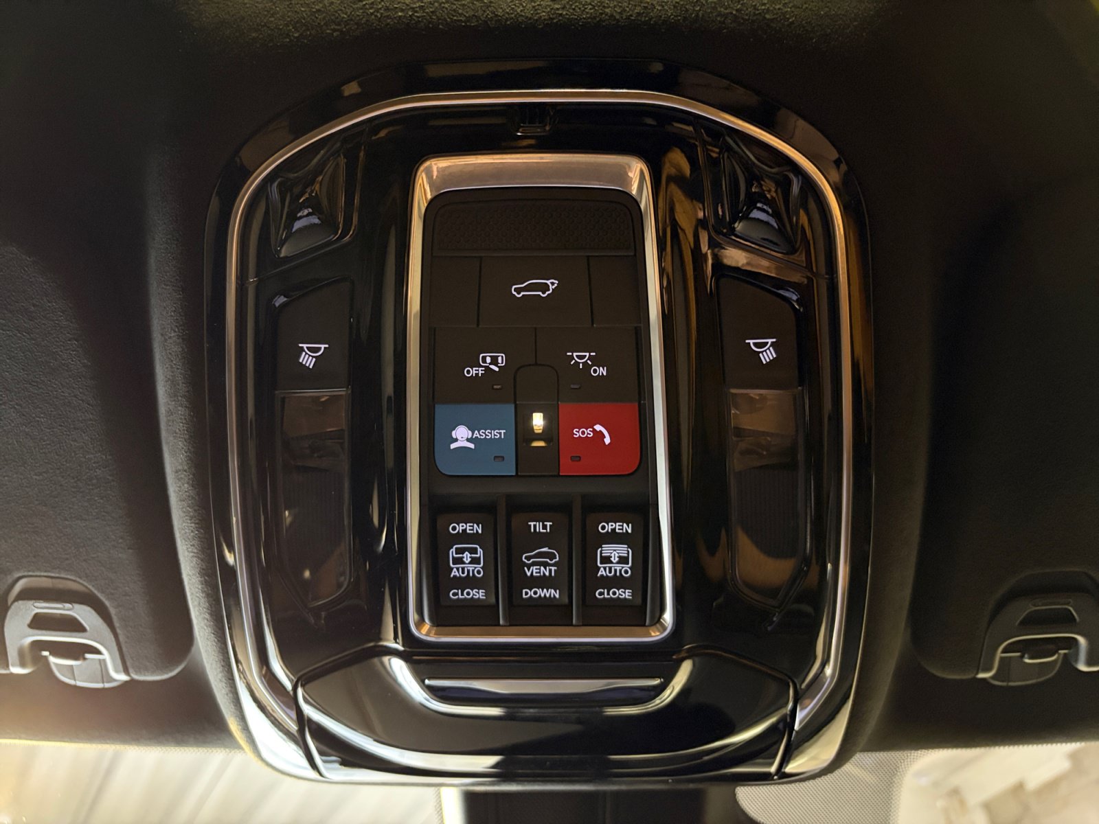 Used 2023 Jeep Grand Wagoneer Series III AWD/4WD image 44