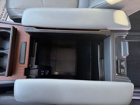 Used 2022 Toyota Sienna XLE w/ XLE Plus Package image 27