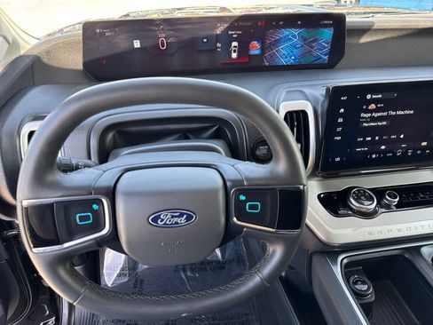 Used 2025 Ford Expedition Active RWD image 14