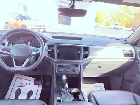 Used 2021 Volkswagen Atlas Cross Sport SE image 16