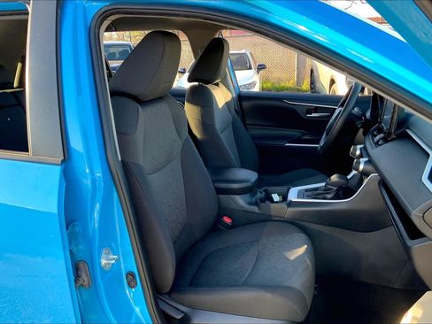 Used 2021 Toyota RAV4 XLE FWD image 9