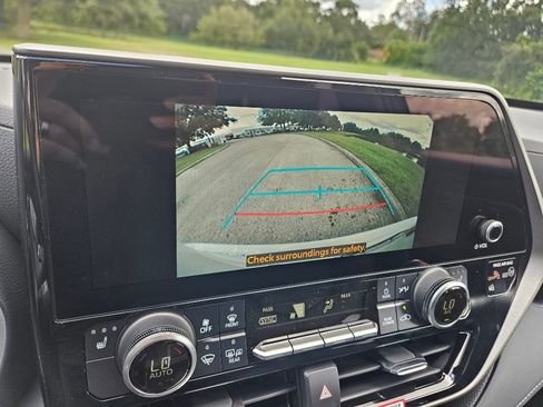 Certified 2024 Toyota Highlander XLE image 25