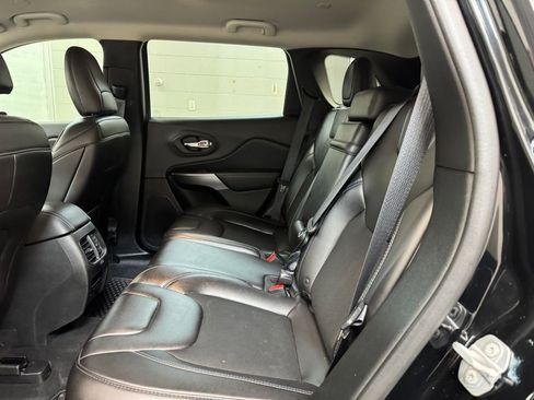 Used 2019 Jeep Cherokee Latitude Plus w/ Cold Weather Group image 14